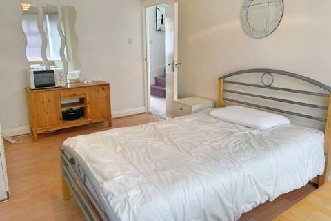 1 bedroom in a house share to rent, Regal Way, Harrow HA3