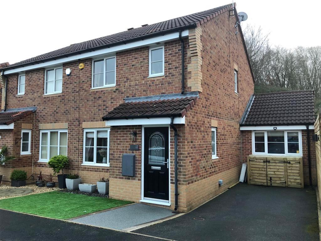 Cornstone Fold, Farnley, LS12 3 bed semidetached house £280,000