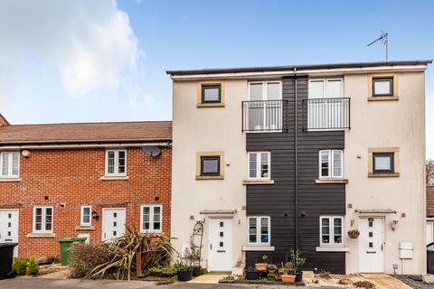 221 Sinclair Drive, Basingstoke, RG21 6AG