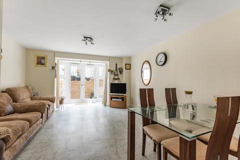 221 Sinclair Drive, Basingstoke, RG21 6AG