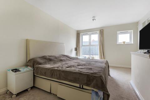 221 Sinclair Drive, Basingstoke, RG21 6AG
