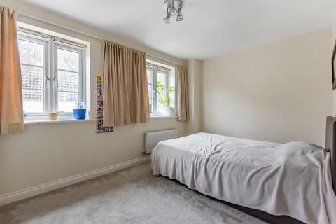 221 Sinclair Drive, Basingstoke, RG21 6AG