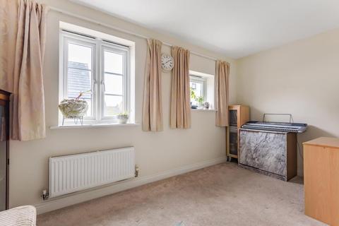 221 Sinclair Drive, Basingstoke, RG21 6AG