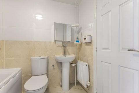 221 Sinclair Drive, Basingstoke, RG21 6AG