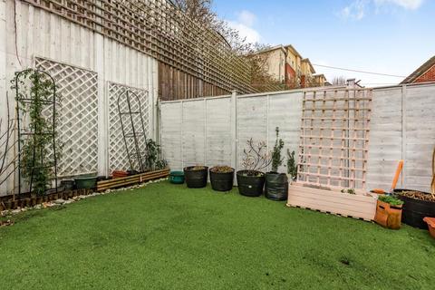 221 Sinclair Drive, Basingstoke, RG21 6AG