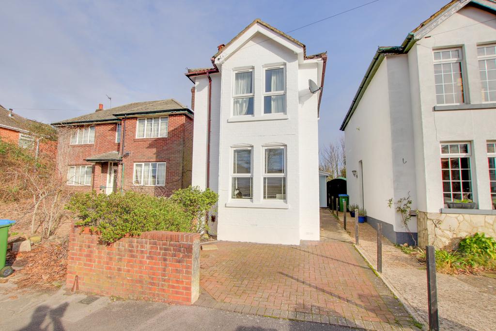 Porchester Road, Woolston 3 bed detached house £325,000