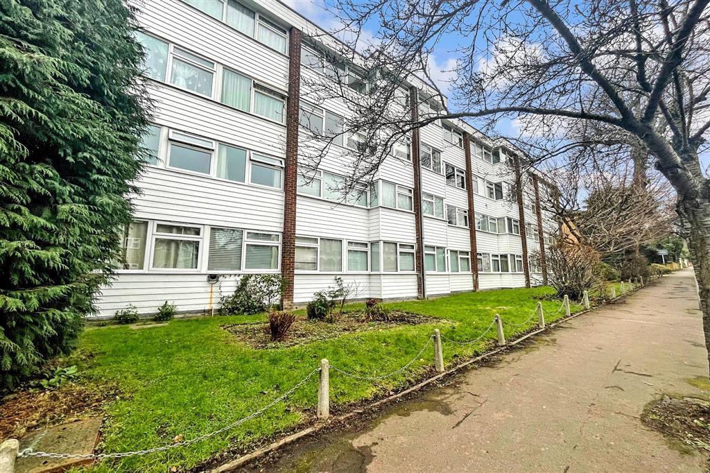 Grove Hill, South Woodford 2 bed flat £325,000
