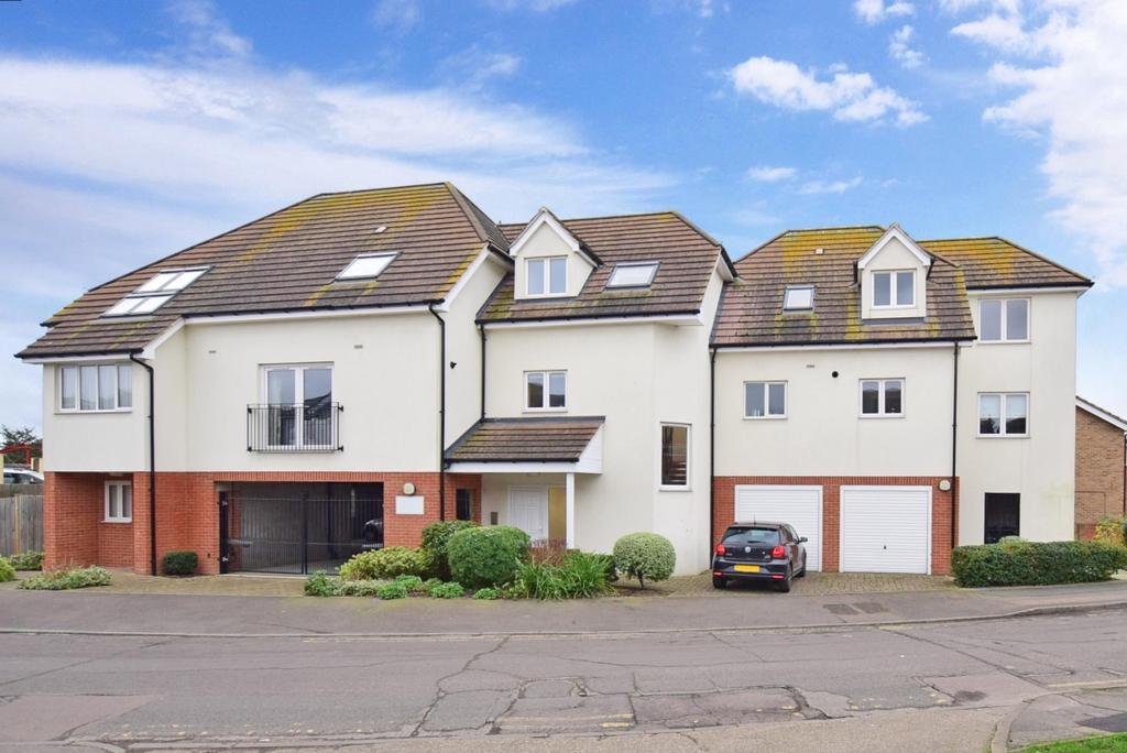 Station Road Whitstable CT5 2 bed apartment £900 pcm (£208 pw)