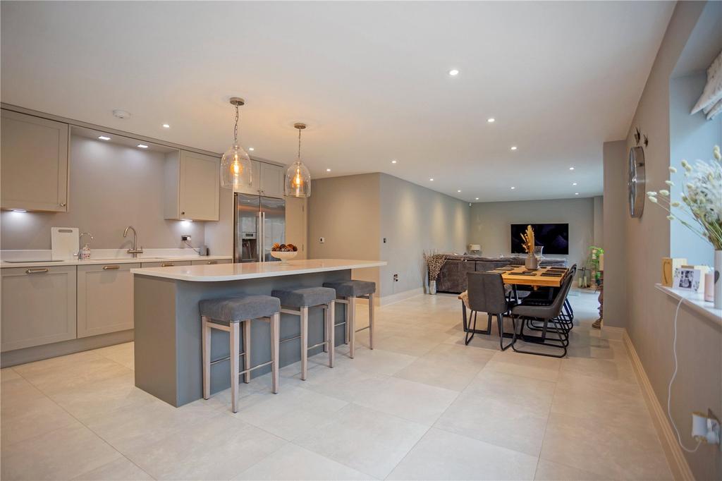 Kitchen/Dining Area
