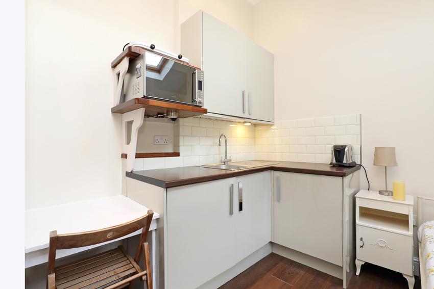 Sunbury Avenue, East Sheen, SW14 Studio £950 pcm (£219 pw)