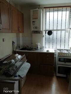 2 bedroom flat to rent, Stanley Road, Ilford, Essex, IG1