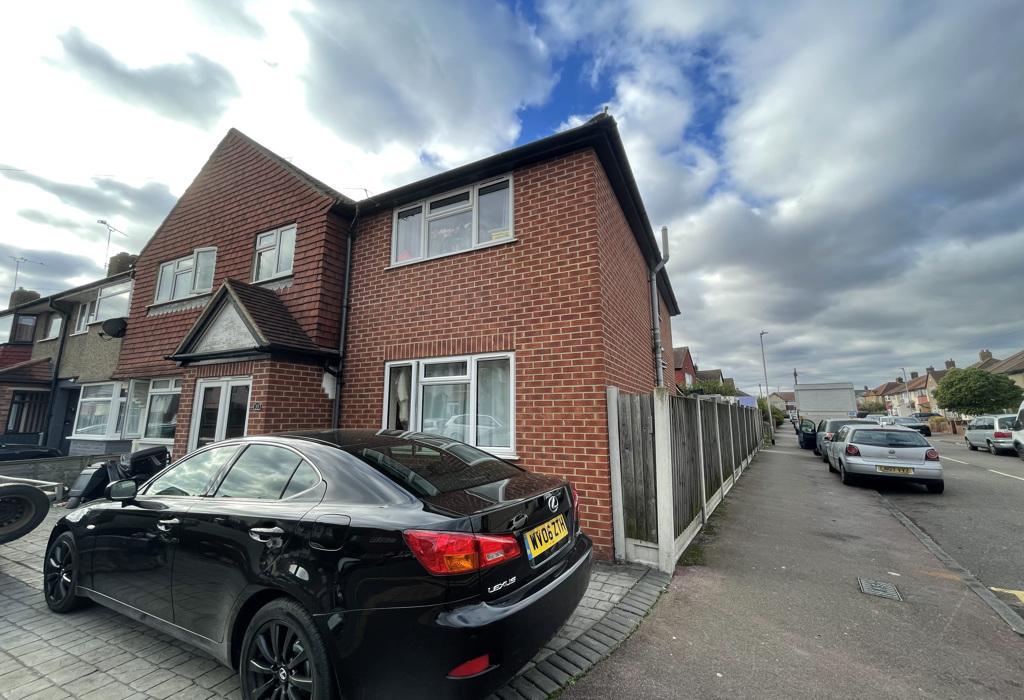 Naseby Road 4 bed end of terrace house £525,000