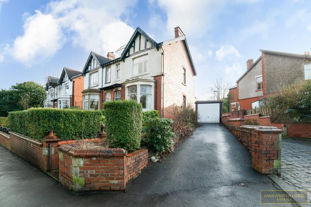 Earnsdale Road, Sunnyhurst, Darwen 4 bed semidetached house £325,000