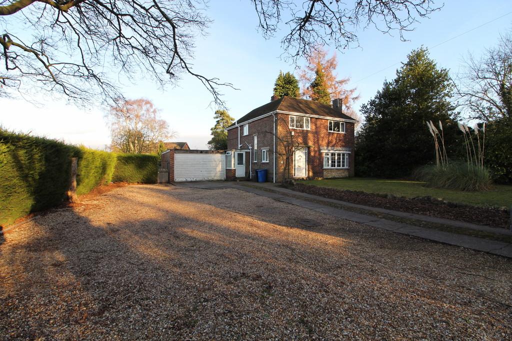 Gainsborough Road, Lea 3 bed detached house £350,000