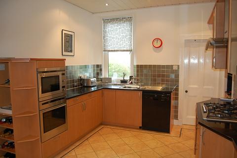 3 bedroom flat to rent, Osborne Place, West End, Aberdeen, AB25