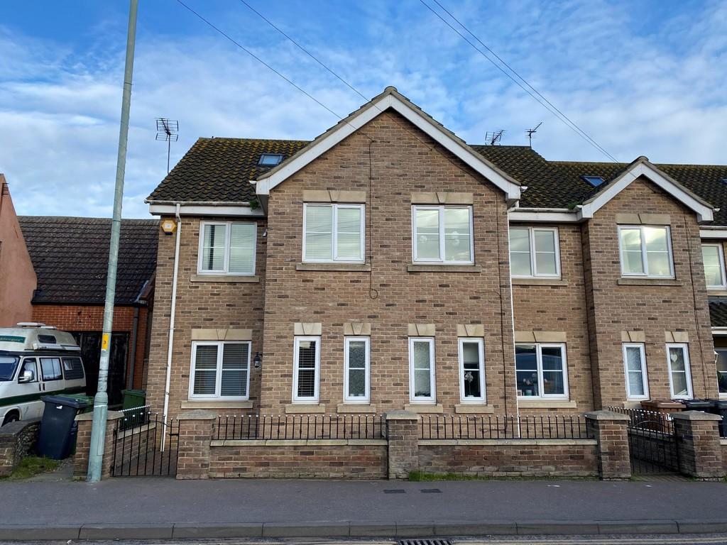 Apple Yard Mews, High Street, Caister 4 bed end of terrace house £975