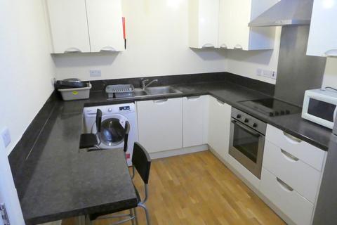 3 bedroom apartment to rent, Victoria Groves, Grove Village, Manchester