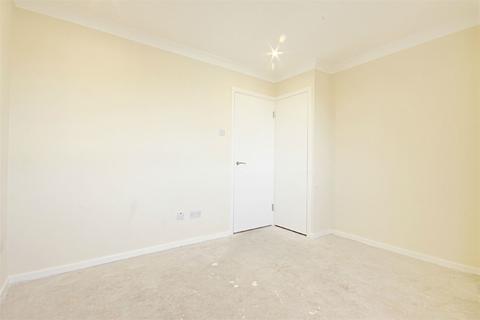 1 bedroom flat to rent, St Giles Court, Bullsmoor Lane, ENFIELD, Middlesex, EN1