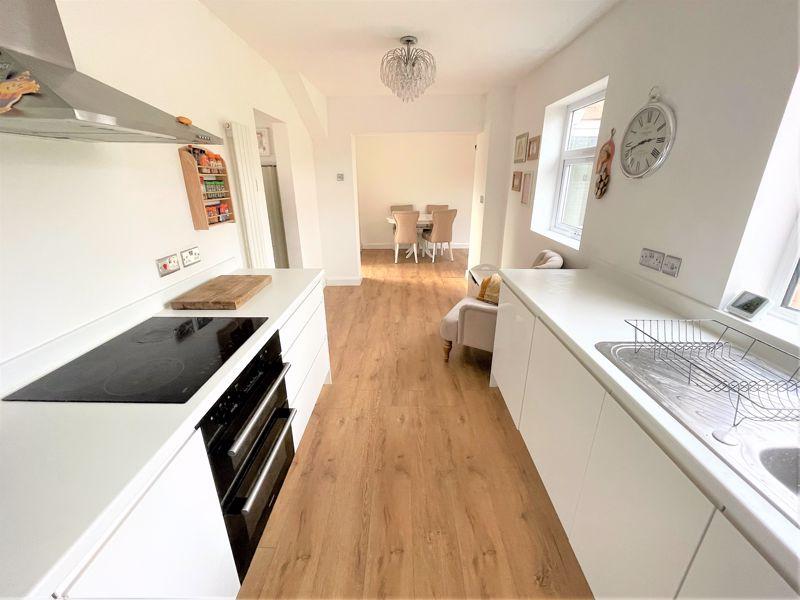 Oak Road, Brewood, Stafford ST19 3 bed semidetached house £239,500