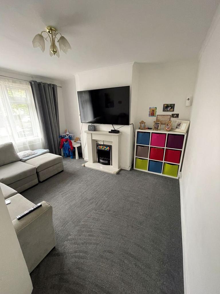 Grand Avenue Ely Cardiff CF5 4HU 3 bed semidetached house £1,000 pcm