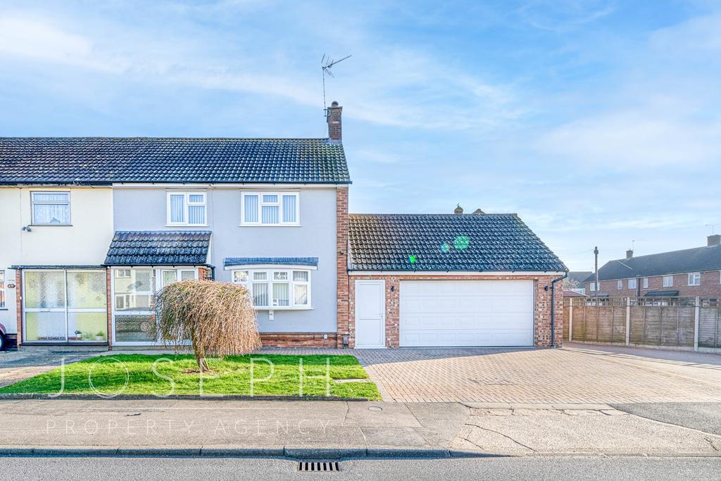 Sheldrake Drive, Ipswich, IP2 3 bed end of terrace house £275,000