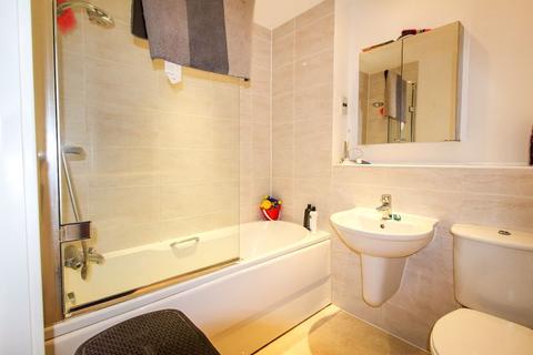 18 Nicholls Close, Caterham, CR3 5XP