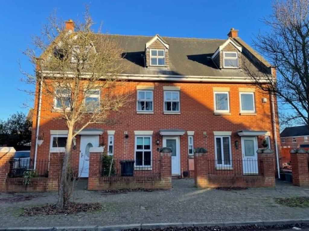 Vale Mill Way, Weston Village, WestonsuperMare 3 bed townhouse £