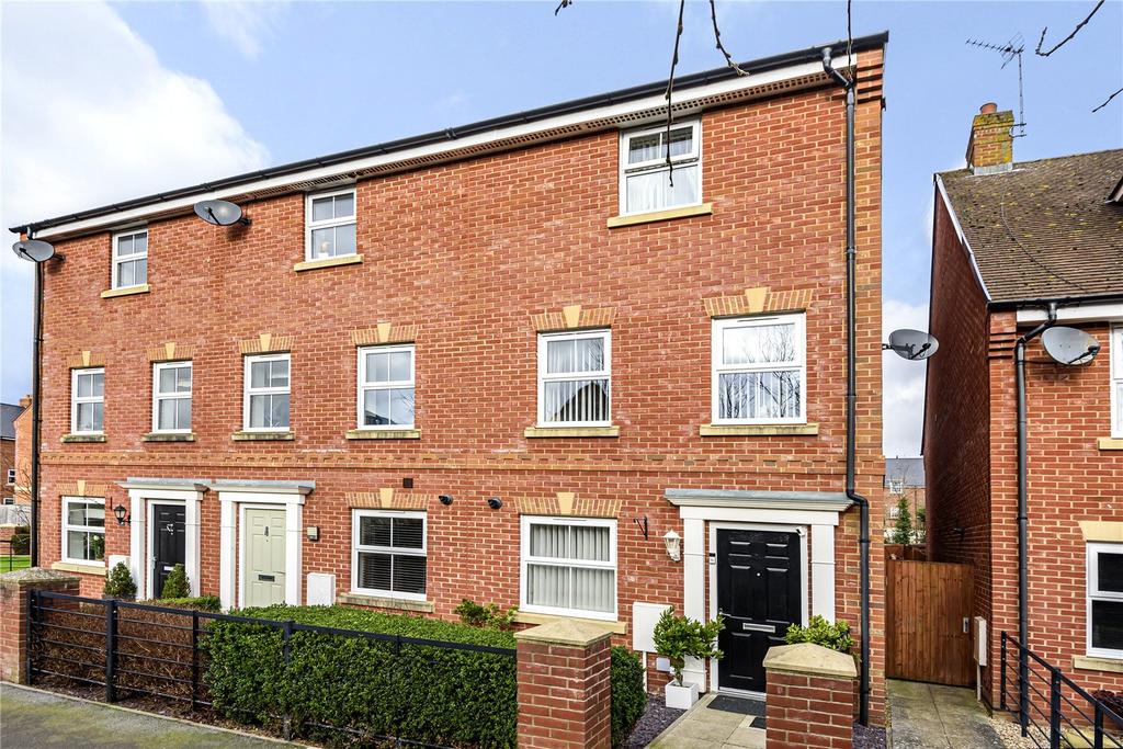 Dydale Road, Taw Hill, Swindon, Wiltshire, SN25 4 bed end of terrace