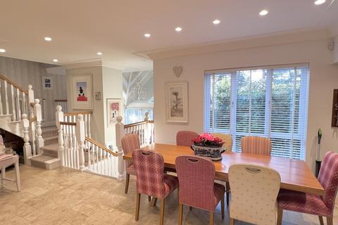 5b Lawrence Drive, Poole, BH13 7EN
