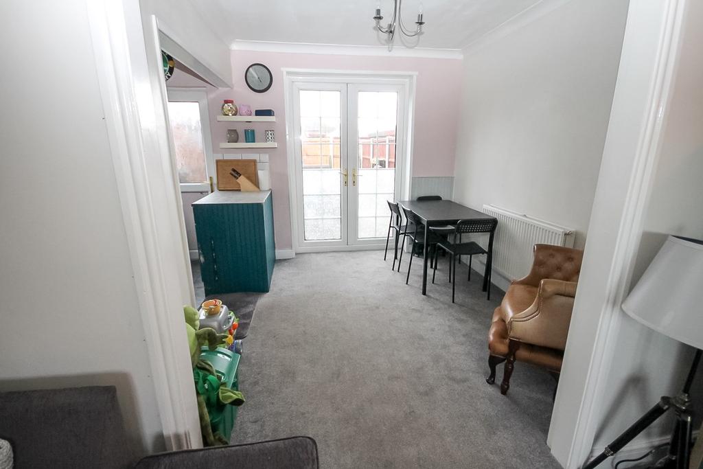Poplar Road, Haydock, St Helens, WA11 2 bed semidetached house £150,000