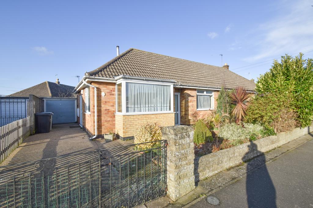 Kennedy Avenue, Skegness, PE25 2 bed bungalow £175,000
