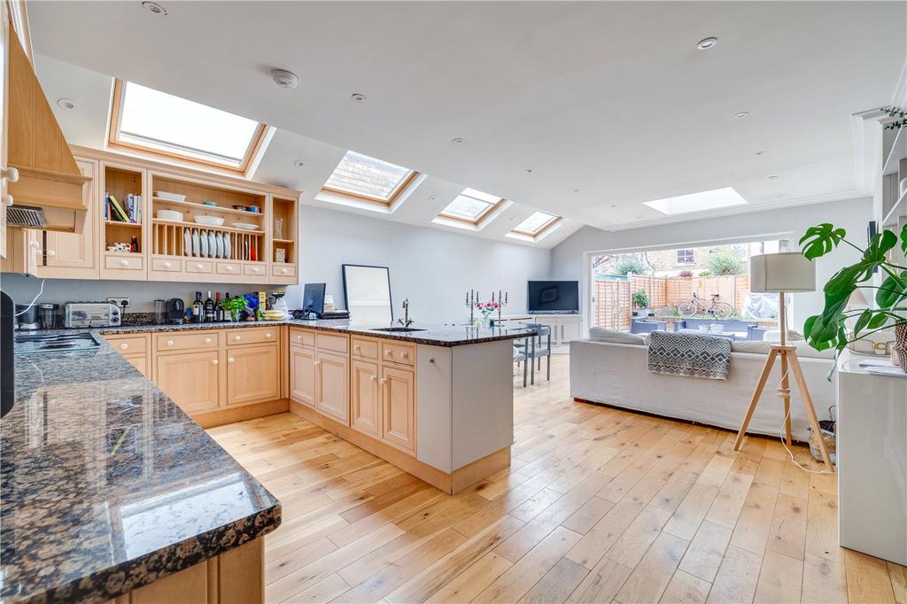 Edenvale Street, London, SW6 2 bed apartment £2,383 pcm (£550 pw)