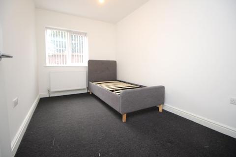 2 bedroom flat to rent - Tenby Court, Chalvey Grove, Slough, SL1