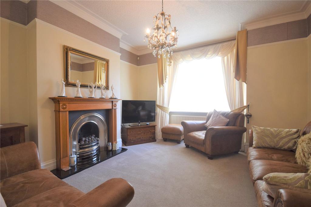 Bradford Road, Wakefield, West Yorkshire 3 bed detached house £330,000