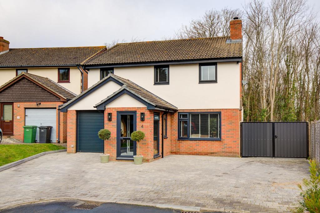 Selmeston Close, Hastings 4 bed detached house £2,000 pcm (£462 pw)