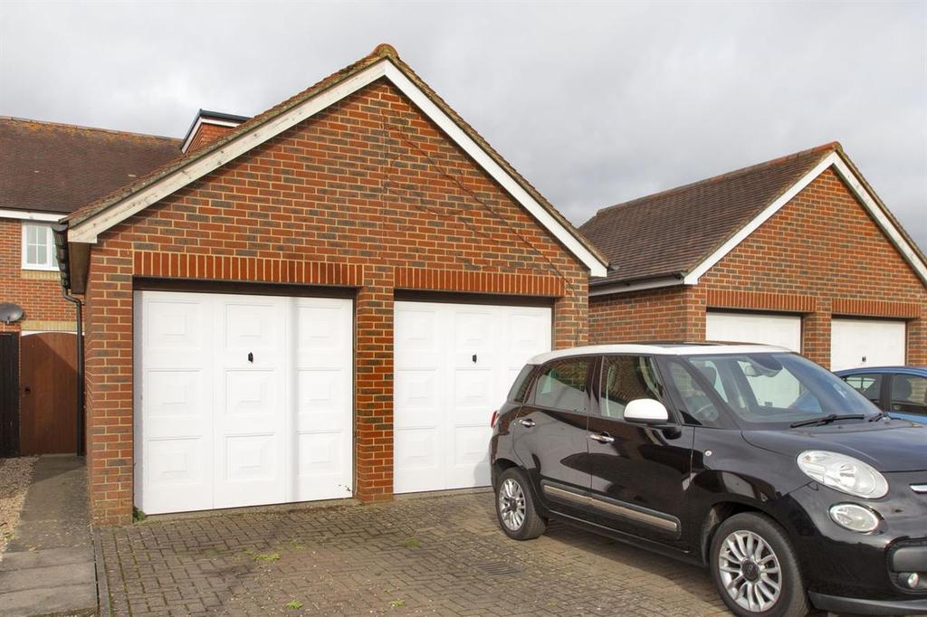 Lingfield Road, Edenbridge 4 bed terraced house £450,000