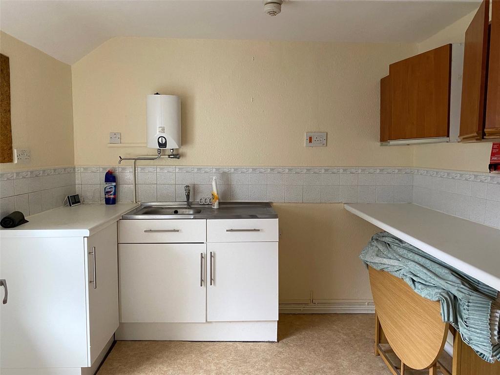 High Street, Welshpool, Powys, SY21 1 bed flat £350 pcm (£81 pw)