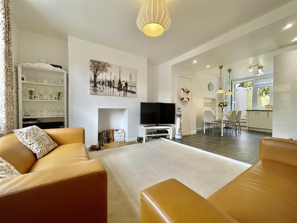 Stoke Gabriel Road, Galmpton, Brixham 3 bed flat £215,000