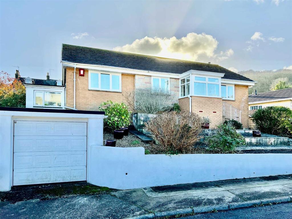 Maple Close, Higher Brixham, Brixham 4 bed detached bungalow £335,000