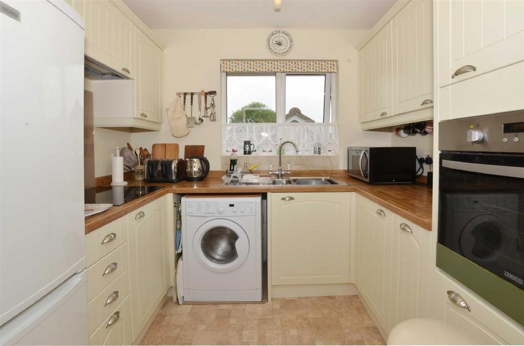 Poundsgate Close, Berry Head, Brixham 2 bed flat £96,000