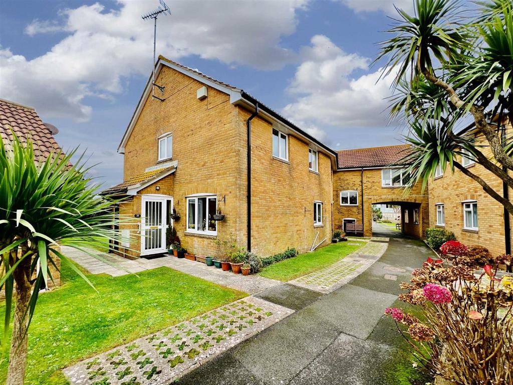 Poundsgate Close, Berry Head, Brixham 2 bed flat for sale £85,000