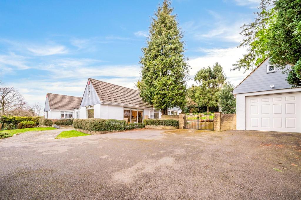 Hazelwood Lane, Chipstead, Coulsdon 4 bed detached bungalow £1,100,000