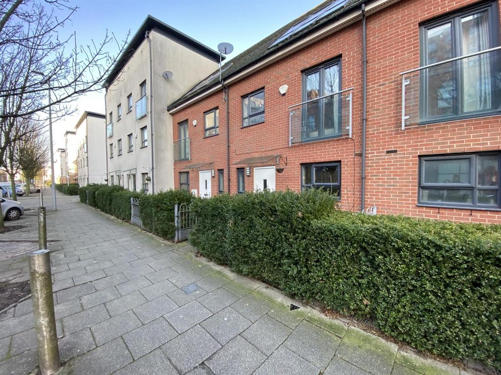 Broughton Lane, Salford 4 bed townhouse £280,000
