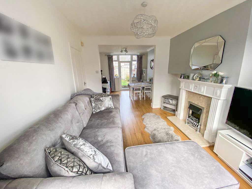 Rutherglen Avenue, Whitley, Coventry... 3 bed terraced house £900 pcm (£208 pw)