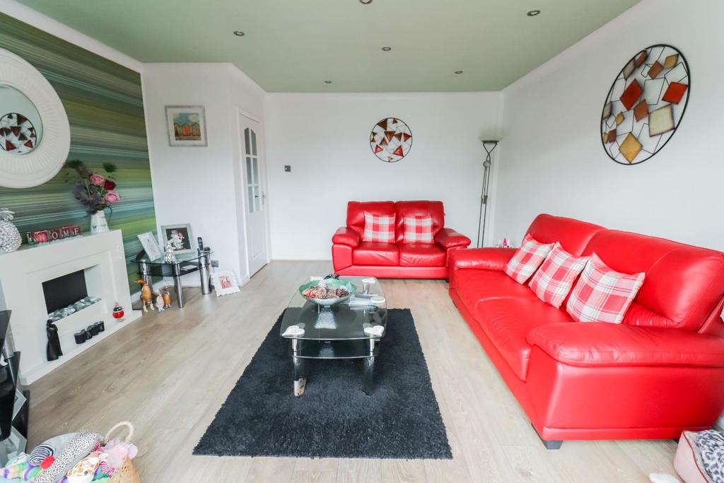 Clay Avenue, St Nicolas Park, Nuneaton 2 bed semidetached bungalow £