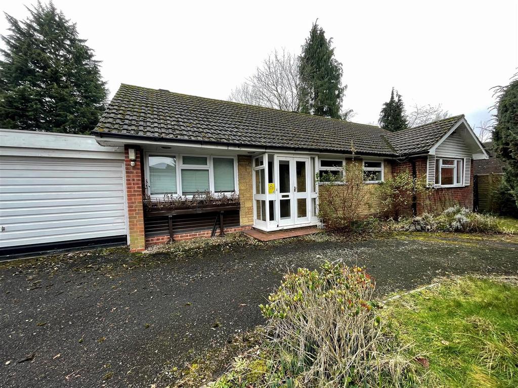 Beauchamp Road, Solihull 3 bed detached bungalow £600,000