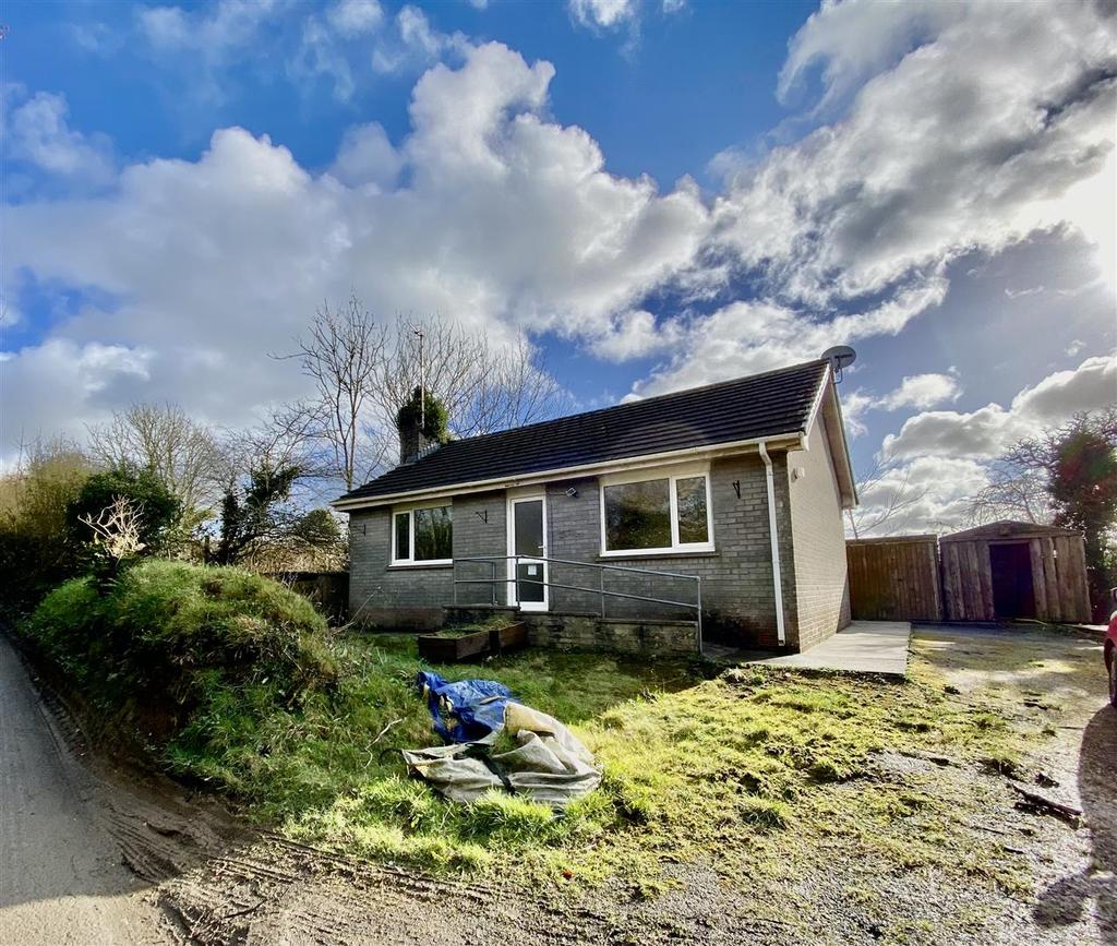 Llandissilio, Clynderwen 2 bed property with land £300,000