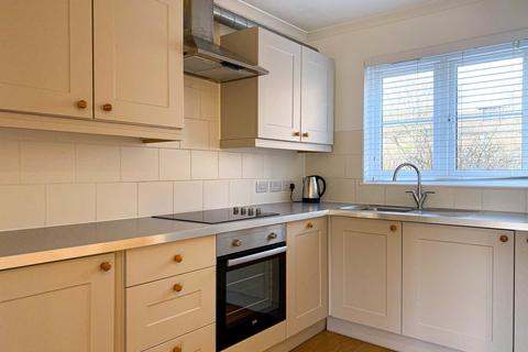29 Barnfield Way, Oxted, RH8 9QF