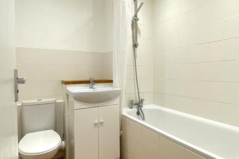 29 Barnfield Way, Oxted, RH8 9QF