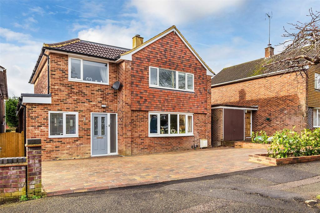 Central Way, Oxted, RH8 4 bed detached house £950,000